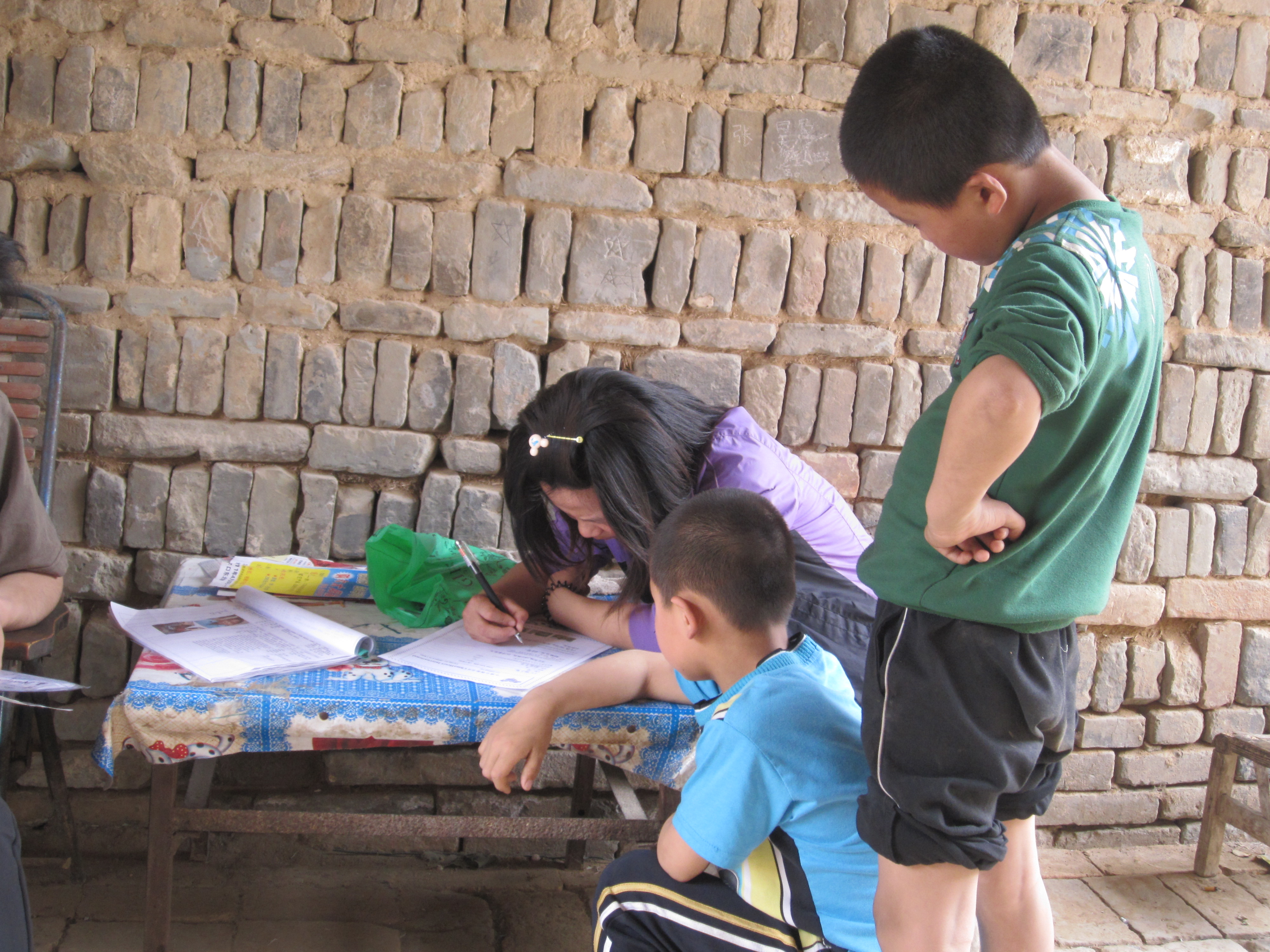 children writing letters