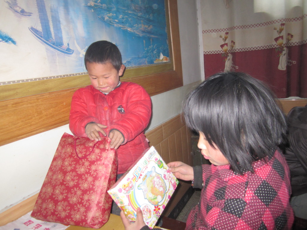children opening gifts