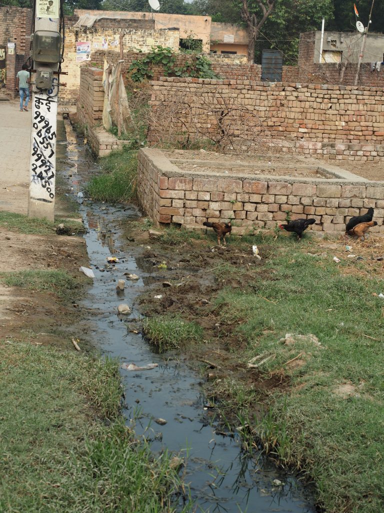 unsafe water flowing in village